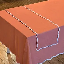 Table runner - Yrsa (rust)