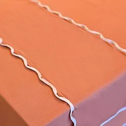 Table runner - Yrsa (rust)