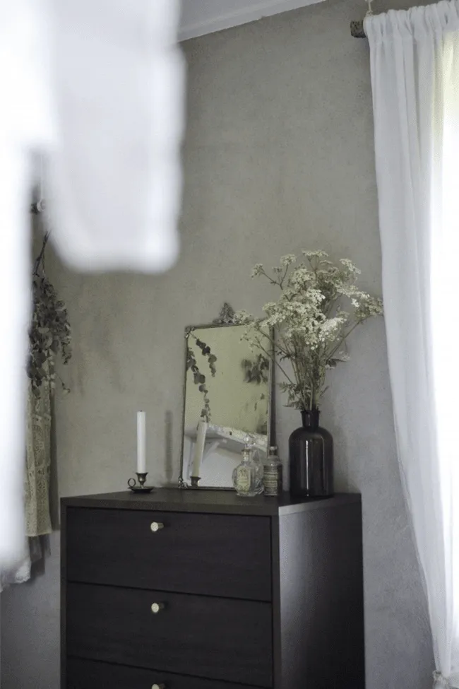 Dresser - Prime - 5 lådor (walnut/brass)