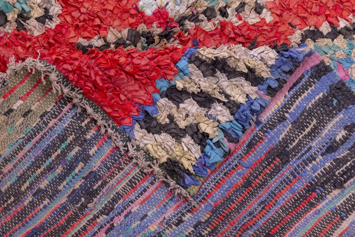 Moroccan Berber rug Boucherouite 285 x 170 cm