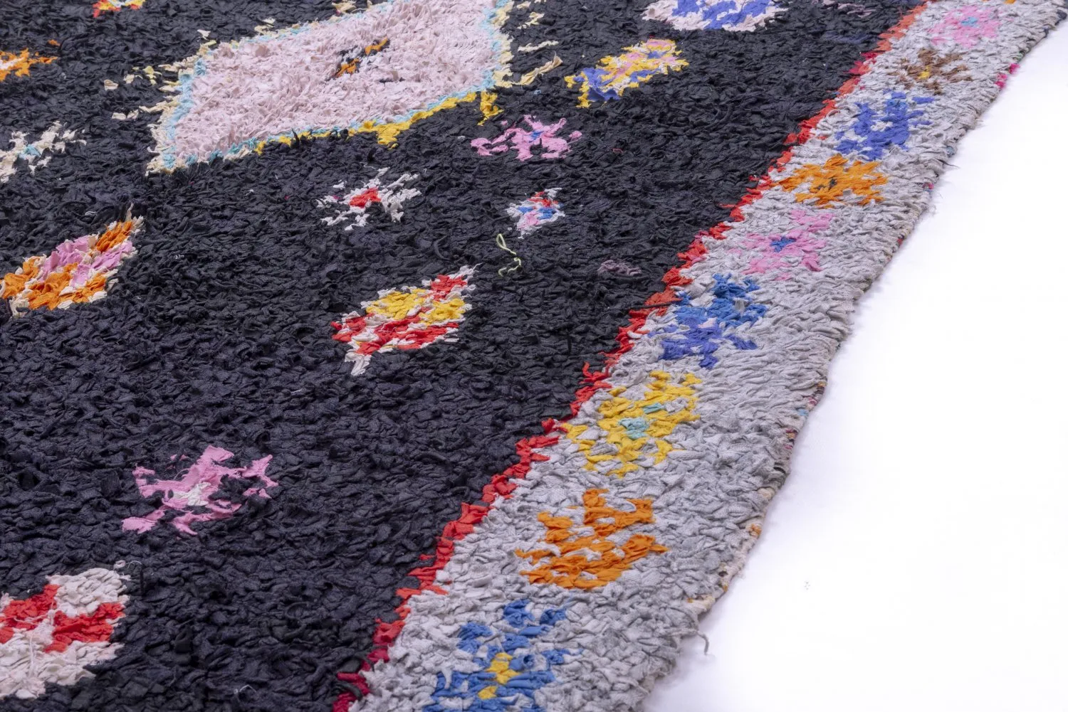 Moroccan Berber rug Boucherouite 195 x 120 cm