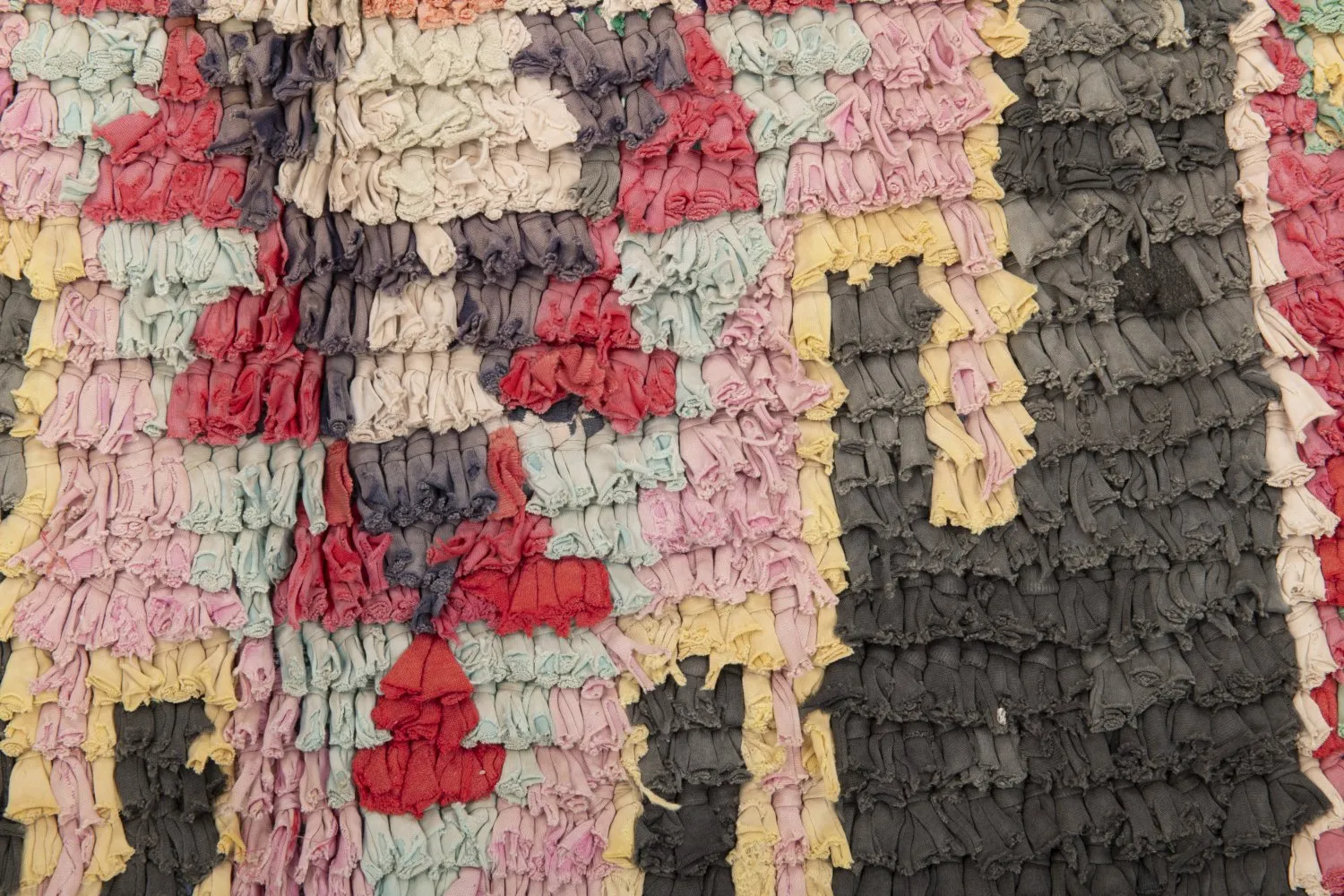 Moroccan Berber rug Boucherouite 160 x 100 cm