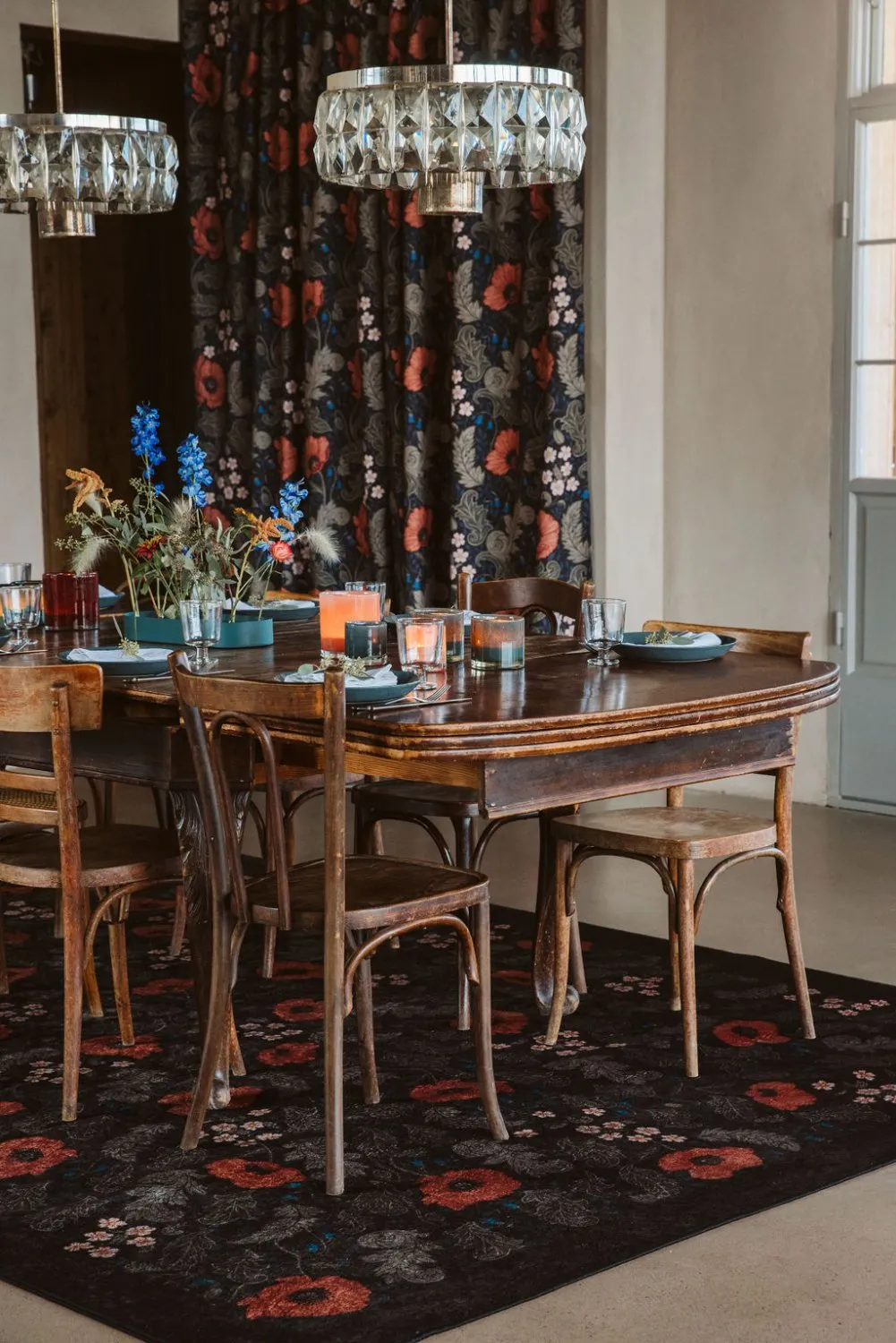 Wilton rug - Poppy (black)