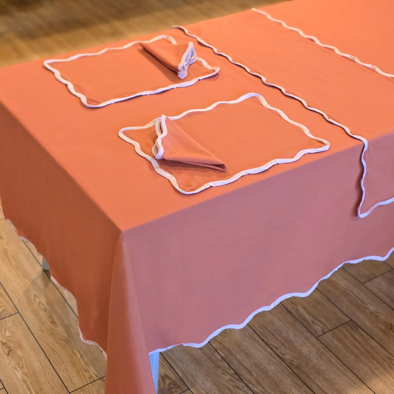 Table runner - Yrsa (rust)