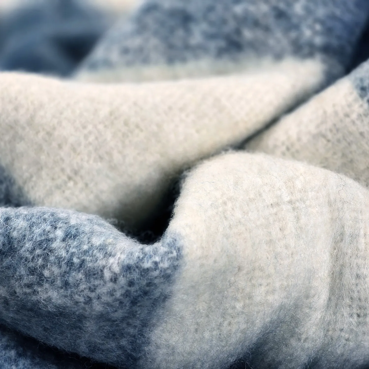 Throws - Plaid in wool mix - Phoebe (blue)