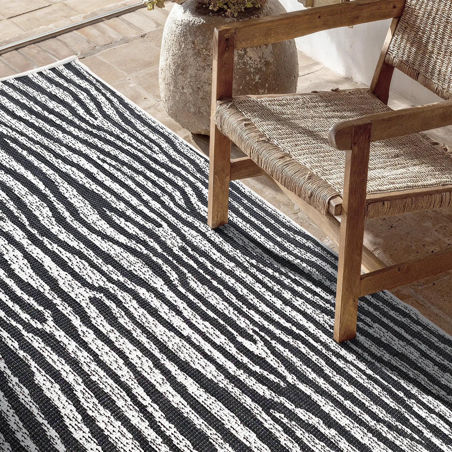 Indoor/Outdoor rug - utomhusmatta - Vaura (black/white)