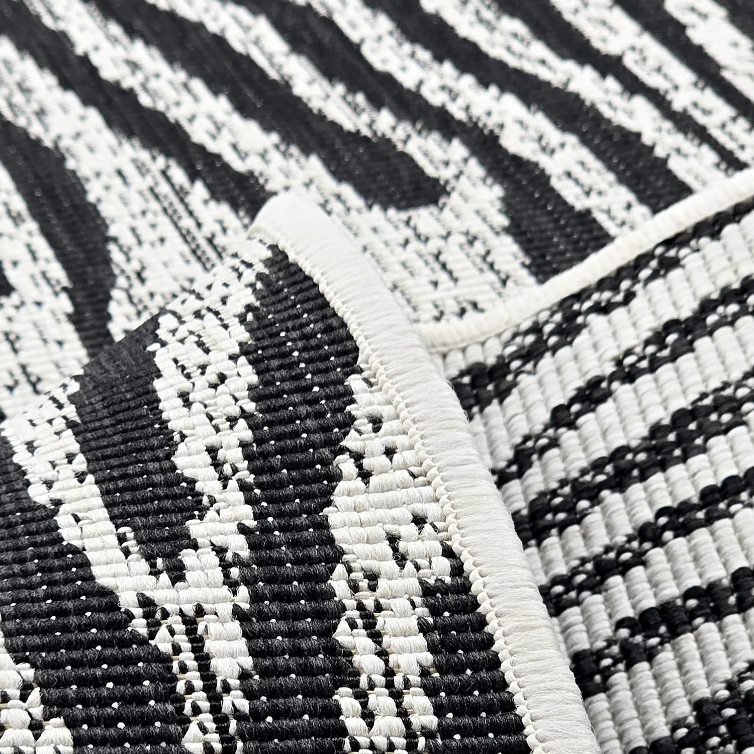 Indoor/Outdoor rug - utomhusmatta - Vaura (black/white)