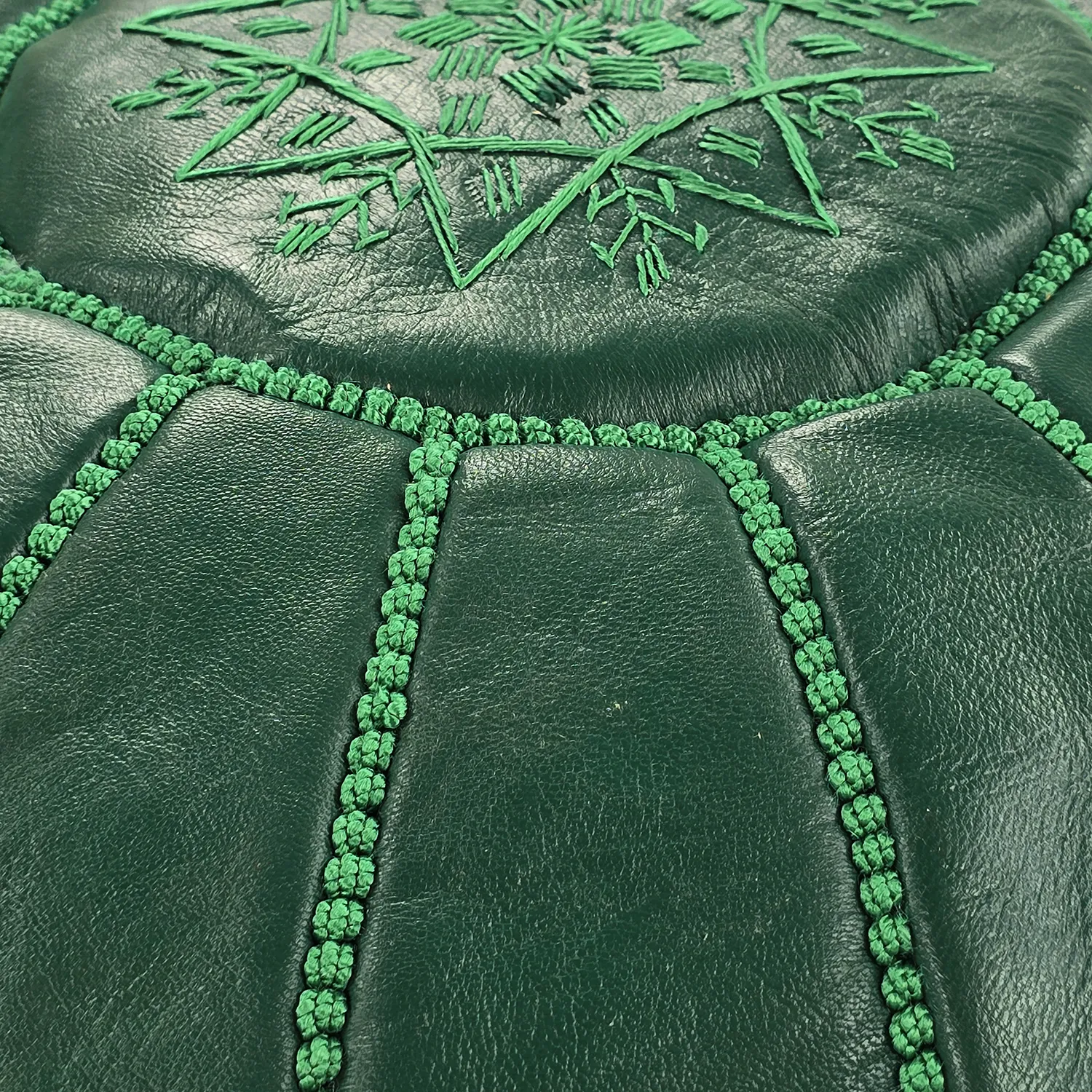 Pouf - Moroccan leather pouf (dark green)