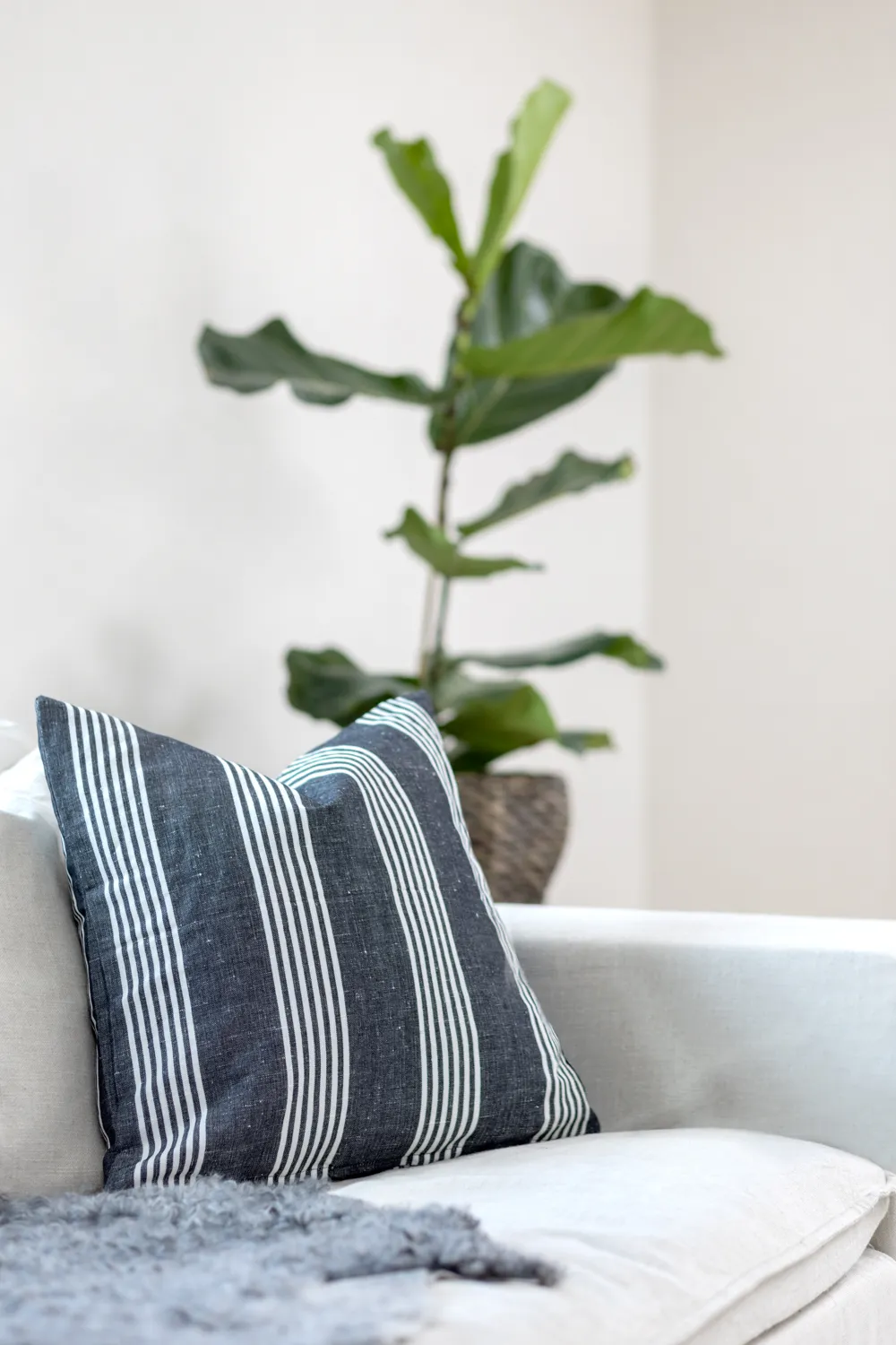 Cushion cover - Theresa (black)