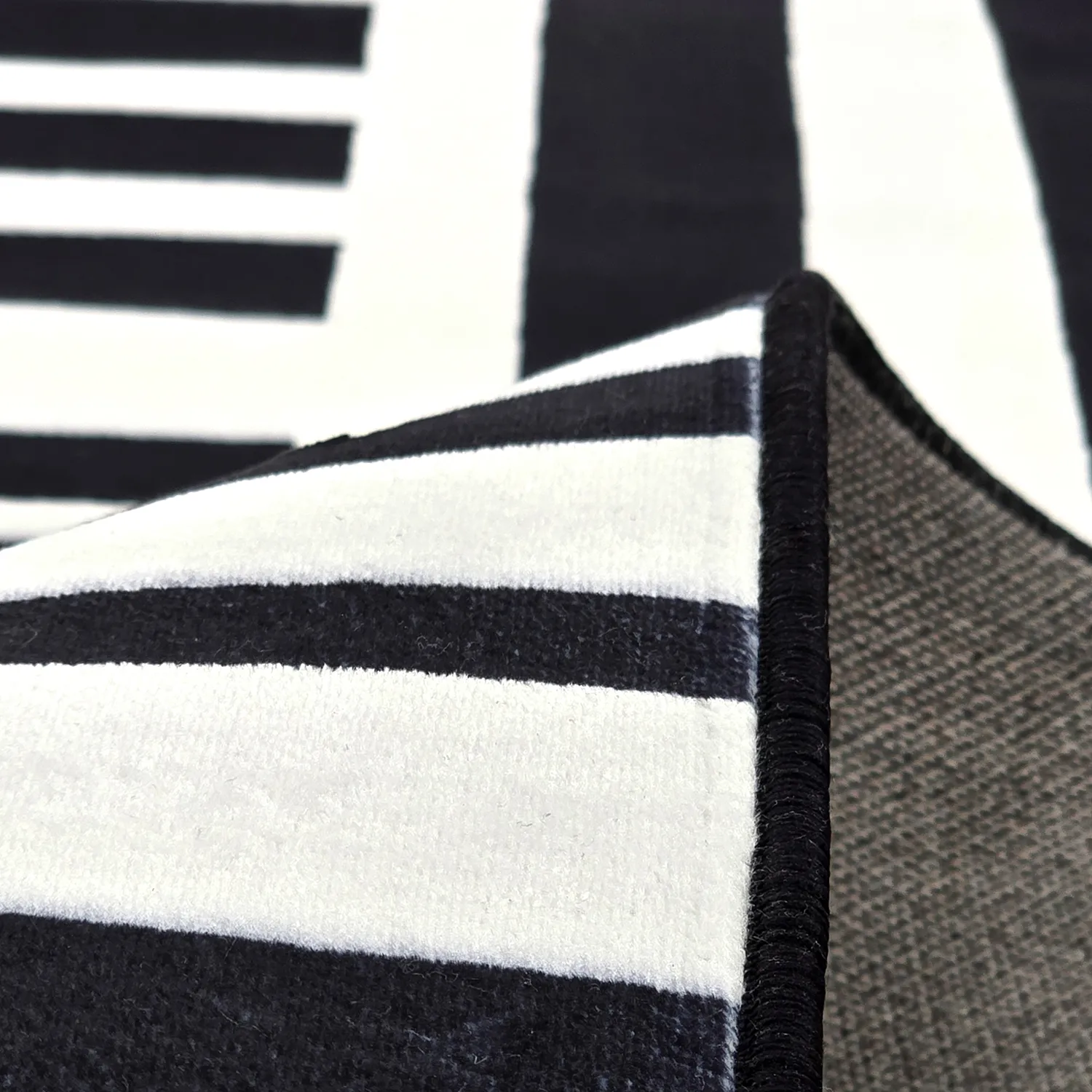 Wilton rug - Joma (black/white)