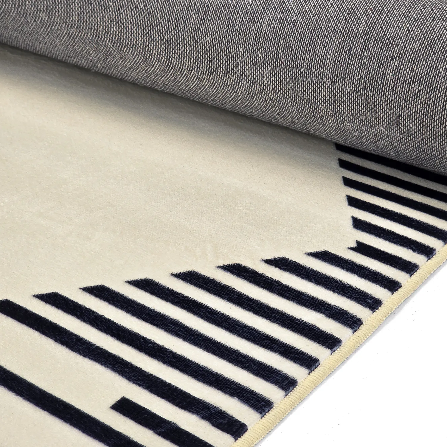 Wilton rug - Pucon (black/cream)