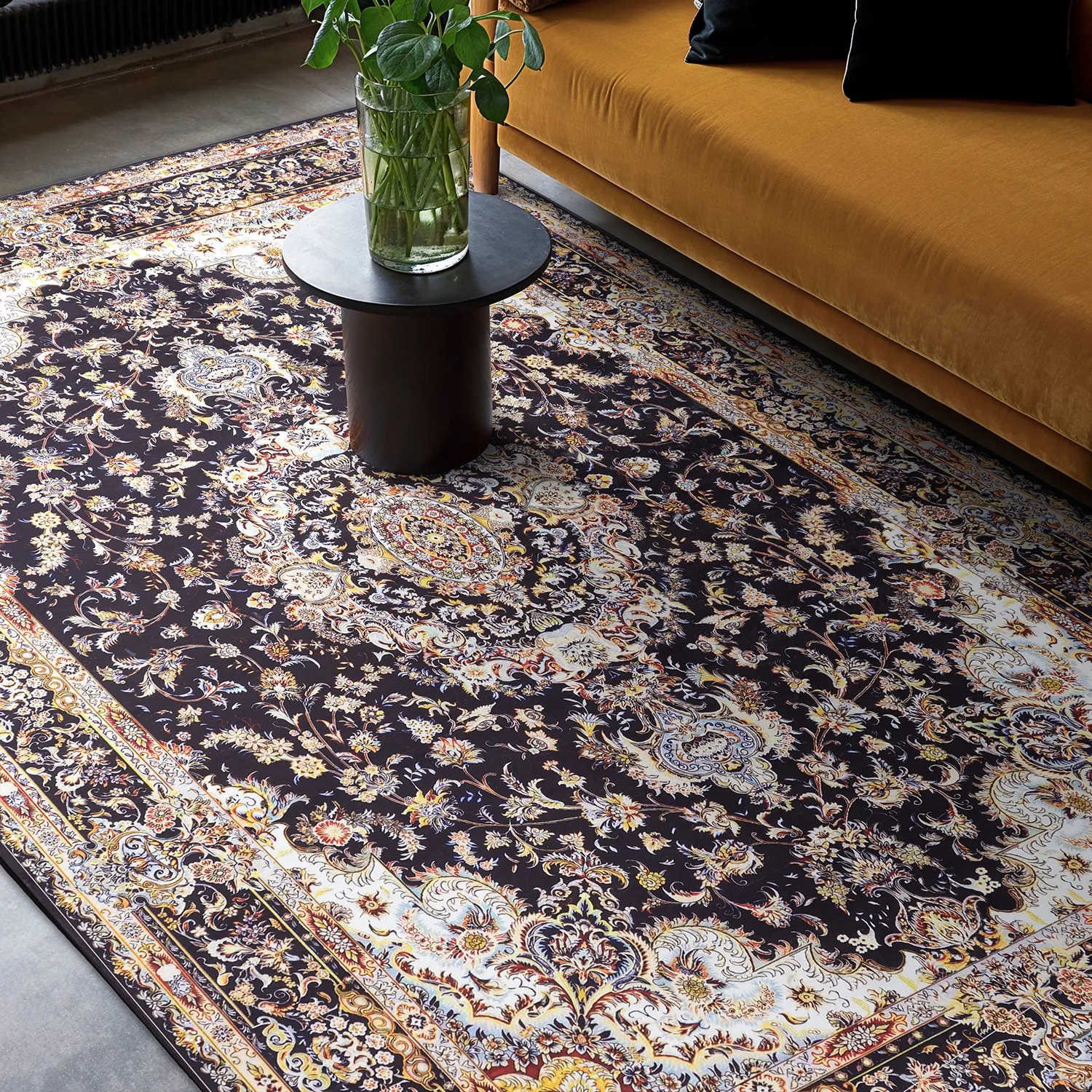 Wilton rug - Vakifli (black/multi)
